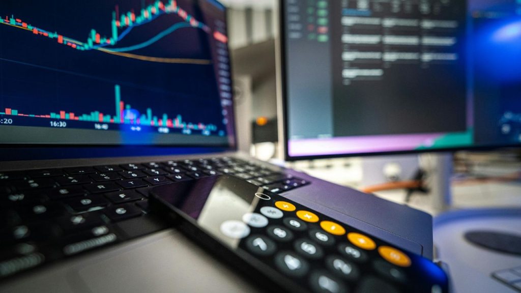 métricas sendo analisadas em computador